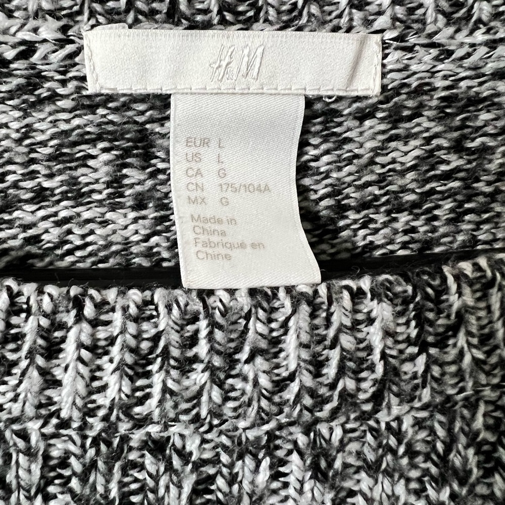 H&M Sweater - Picture 3 of 4